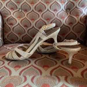 Women’s Fioni Night Gold Glitter 2in Heels- Size 8